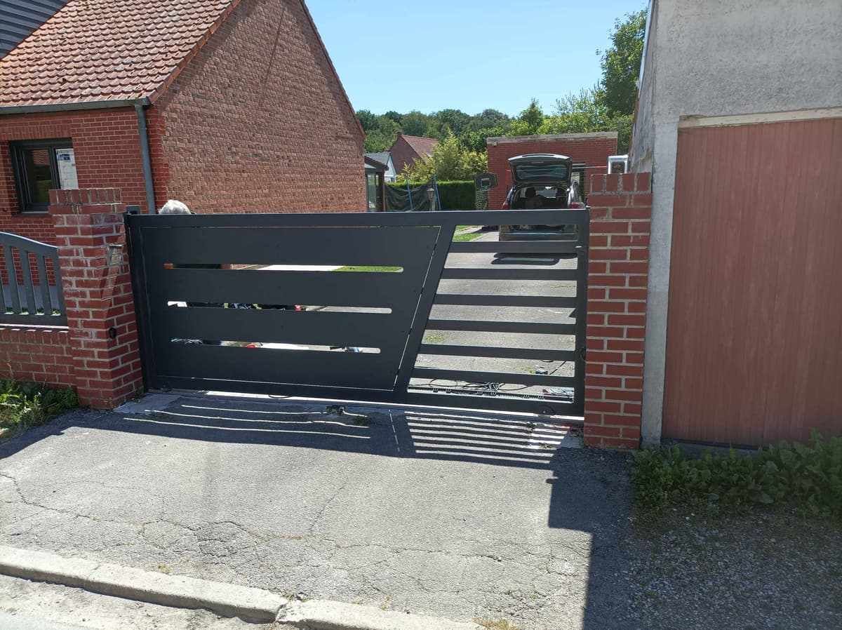 Réalisation LCCM Métal 38 — ouvrage métallique sur mesure